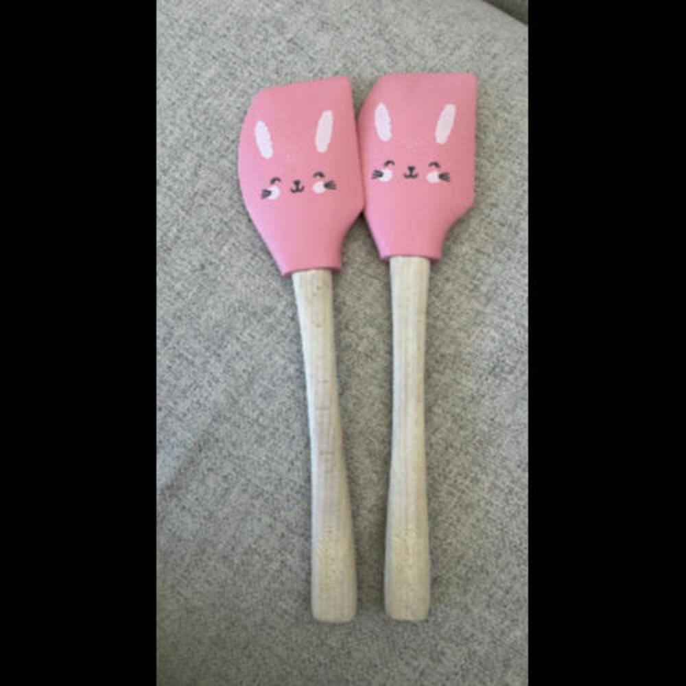 Sur la table Pink bunny spatula set of 2
